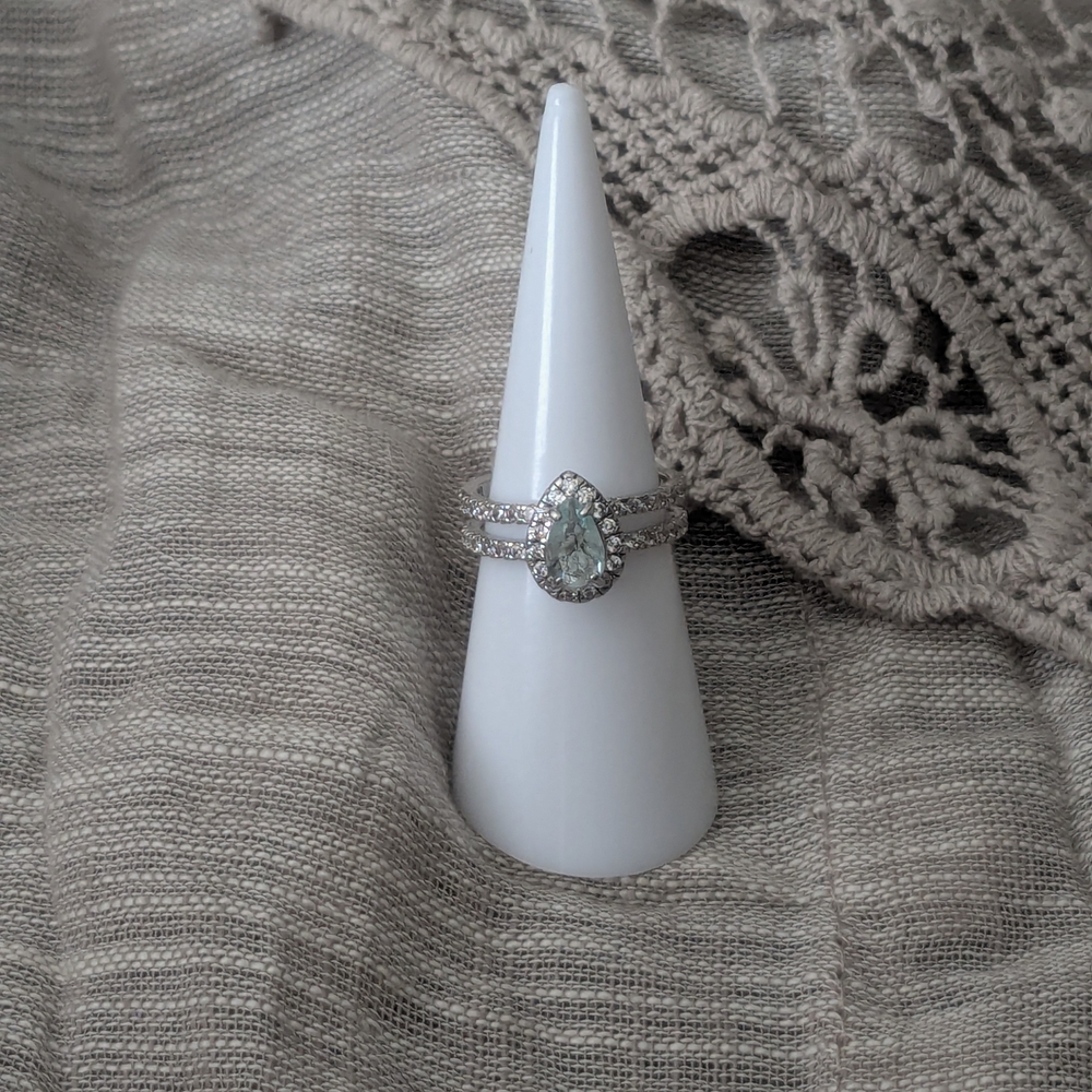Elegant Silver Teardrop Ring